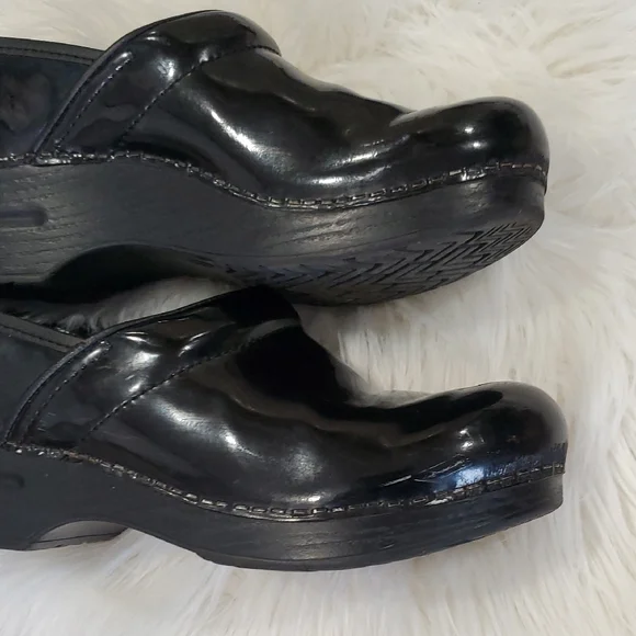 Dansko Black Mules with Reflective Finish Size 39 - Picture 10 of 14